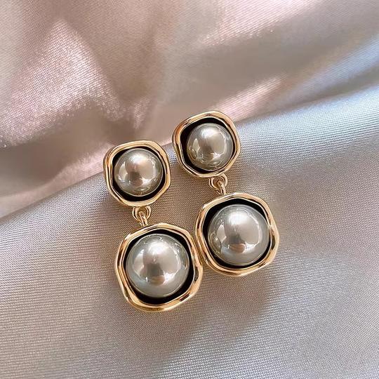 Sandra - Vintage Elegant Black Pearl Earrings