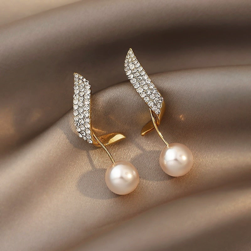 Kimberly - Vintage Pearl Earrings in Gold