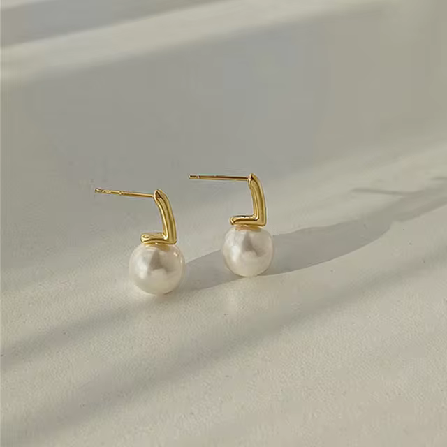 Celeste – Timeless Drop Pearl Earrings