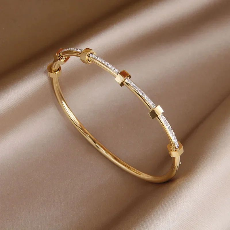 Madison - Bright Golden Bracelet with Moissaniet cover